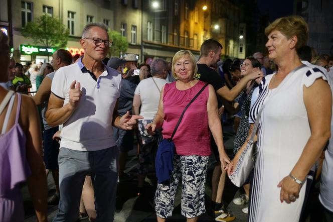 Potańcówka przed Teatrem Śląskim w Katowicach