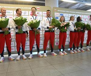 Polscy medaliści olimpijscy podczas powitania na lotnisku