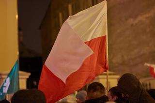 Znicze i flagi pod pomnikami. Lublin uczcił rocznicę 13 grudnia