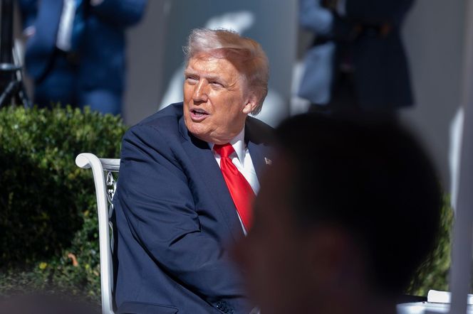 Panika pod Białym Domem. Auto sforsowało bramę. W budynku był Donald Trump!