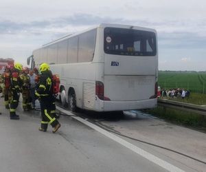 Pożar autokaru przewożącego dzieci na A4! Dramatyczne sceny pod Wrocławiem