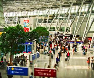 Podróżował bez biletu i paszportu. Trafił do szpitala psychiatrycznego z którego uciekł 