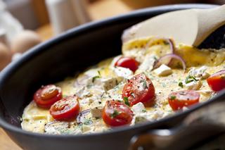 Grecki omlet z pomidorami i fetą