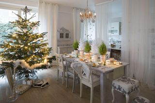 Jakie są najlepsze lampki choinkowe? Stylowe, trwałe i bezpieczne! Rady i przegląd oferty