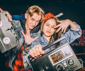 Quiz dla dzieci z lat 90. Tylko Wy rozgromicie te pytania z młodzieżowego slangu. Zdobędziesz 10/10 albo jesteś małolatem