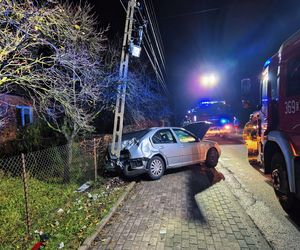 17-latek skosił autem słup energetyczny