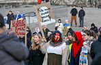 Demonstracja Trzy lata w obronie Ukrainy na pl. Solidarności