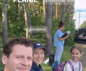 	M jak miłość nowy sezon. Adam Karski (Patryk Szwichtenberg), Natalka (Dominika Suchecka), Hania (Wiktoria Basik) na planie