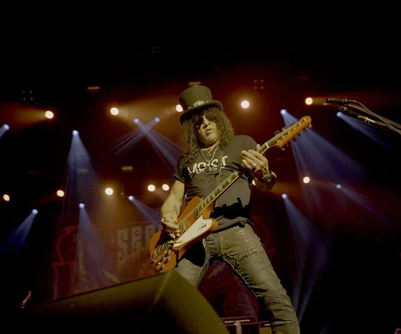 Slash zapowiada nowy, elektryzujący album i film koncertowy „Live at the S.E.R.P.E.N.T. Festival”