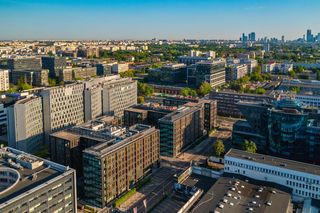 Warszawskie biurowce Nefryt i Topaz sprzedane – biznesowy Służewiec wchodzi w nową fazę rozwoju