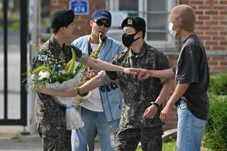 Jin z BTS opuszcza mury wojska