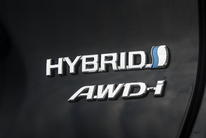 Toyota RAV4 Hybrid i-AWD e-CVT Black Edition by JBL