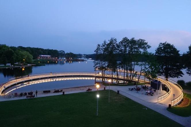 Miasto Szczecinek zostało docenione za przepiękny pomost na jeziorze Trzesiecko