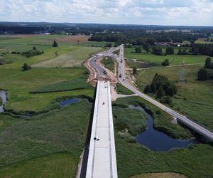 Trwa budowa najważniejszej obwodnicy w woj. podlaskim. Estakada nad Biebrzą robi wrażenie!