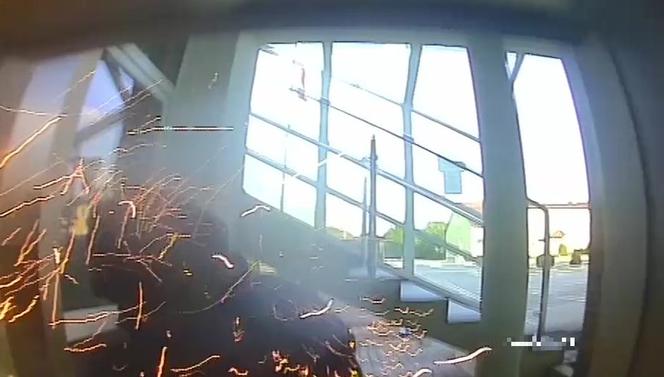 ŁAŃCUT. Próbował okraść bankomat przy pomocy domowej bomby