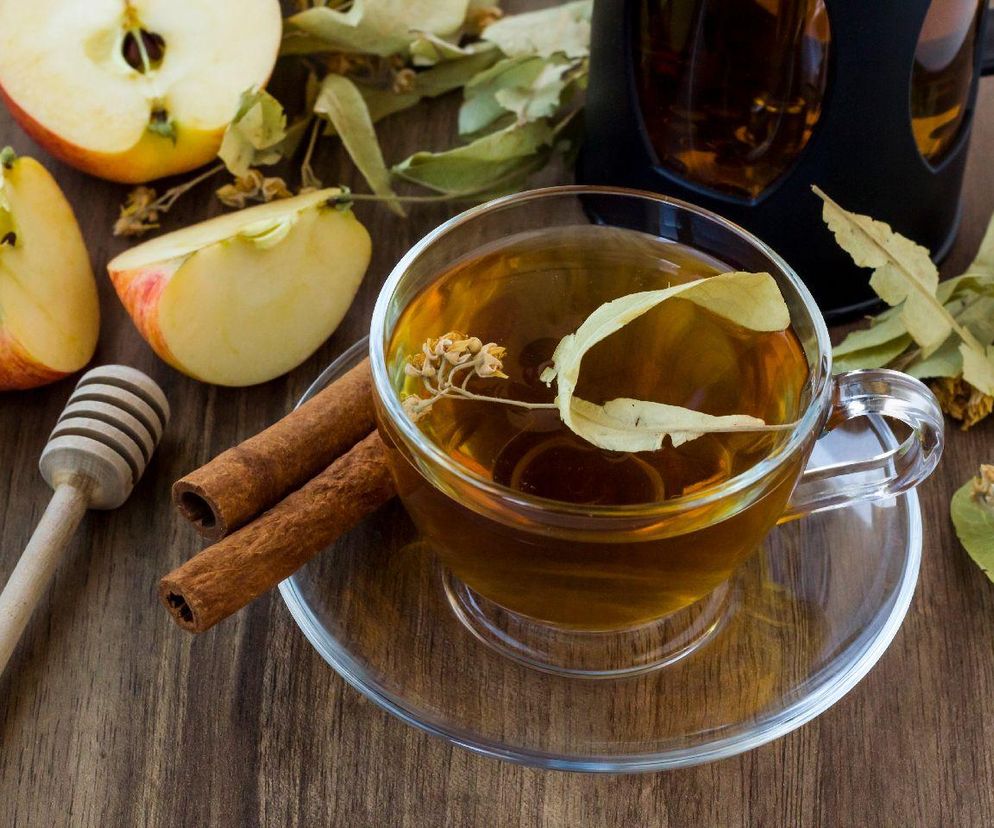 Niepozorna przyprawa złagodzi ból  i wzmocni organizm. Zrób z niej napar z dodatkiem jabłek