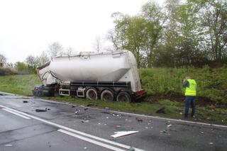 Tragiczne skutki wypadku w Mrozowie! Nie żyje młody kierowca