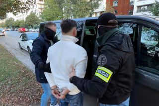 Niemieccy policjanci rozbili gang oszustów z Warszawy. Straty seniorów sięgają fortuny