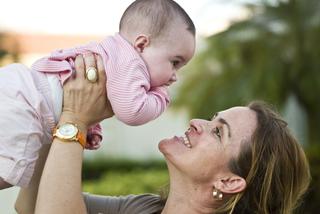 Nadopiekuńczość: jak nie zostać nadopiekuńczą matką