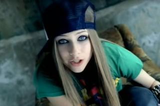 Co dziś robi tytułowy Sk8er Boi z teledysku Avril Lavigne? Parodia hitu bije rekordy na Tik Toku