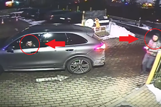 Kradzione Porsche na gdańskim parkingu. Policja publikuje nagranie. Poznajesz tych mężczyzn? [WIDEO]