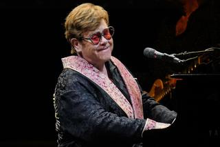 Elton John sprzedał swoje pamiątki. W ramach aukcji udało się zebrać ponad 20 mln dolarów 