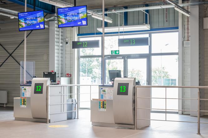 Na lotnisku Katowice Airport uruchomiono dodatkowy terminal pasażerski. Pozwoli to na utrzymanie dyscypliny sanitarnej [ZDJĘCIA]