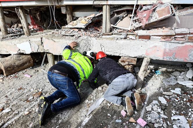 Trzęsienie ziemi w Turcji. Wstrząsające relacje ocalałych. "Krzyczałem, ale nikt mnie nie słyszał"