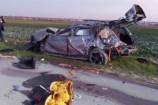 Lubelskie: Na poboczu drogi był wrak BMW. W środku był mężczyzna, który nie dawał oznak życia