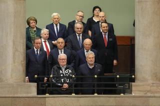 Aleksander Kwaśniewski przemógł ból i dotarł na expose Tuska do Sejmu [ZDJĘCIA, WIDEO]