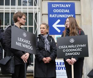   Razem przeciw przemocy. Medycy protestują w Warszawie