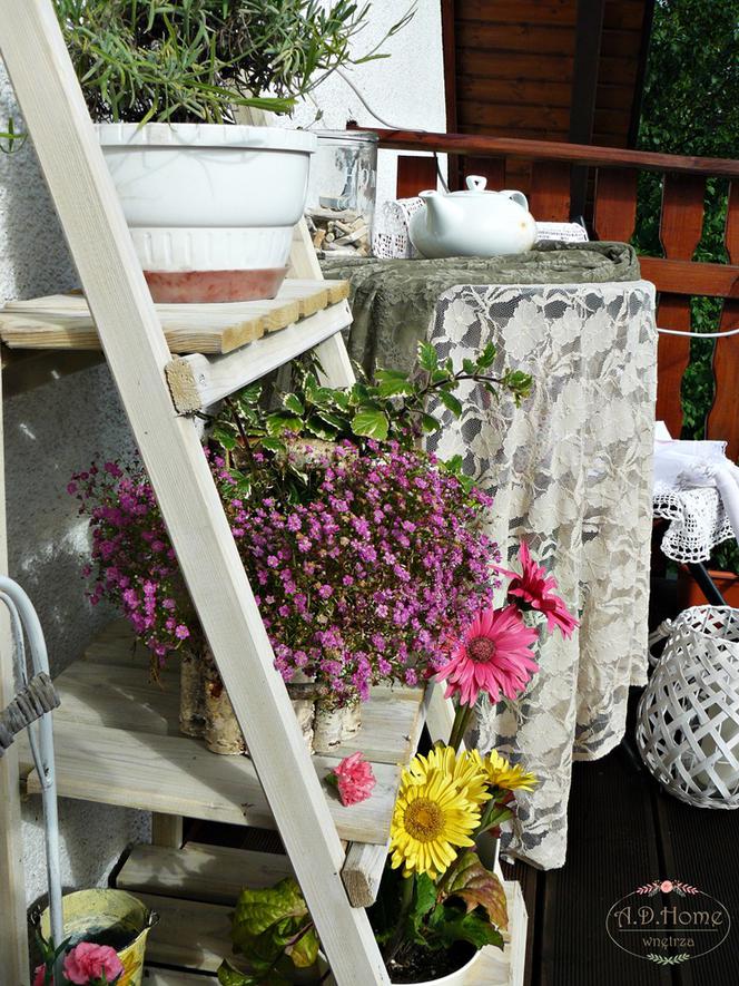 Kwiecisty balkon w stylu vintage zdjecie nr 1