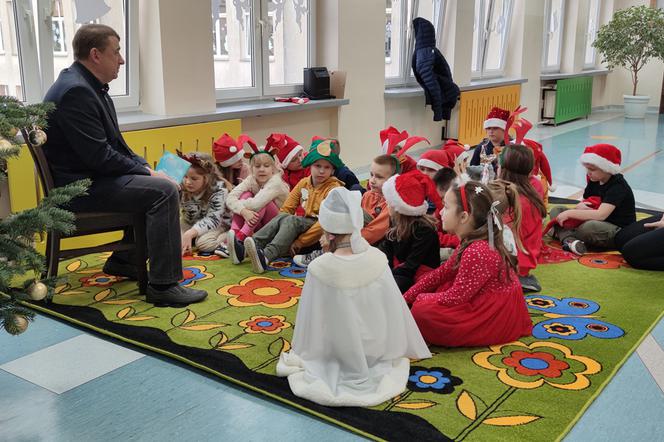 Burmistrz odwiedził uczniów. Było wspólne czytanie 
