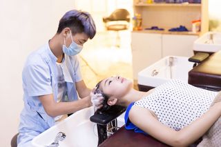 Do fryzjera na nowych zasadach. Wytyczne ministerstwa dla salonów i klientów