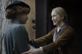 Dom pod Dwoma Orłami odc. 10. Zofia Szablewska (Karolina Gruszka), Rysia (Klara Williams)