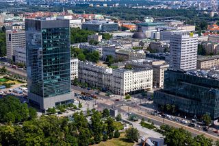 Zielona transformacja w centrum Warszawy – biurowiec Central Point z energią z OZE