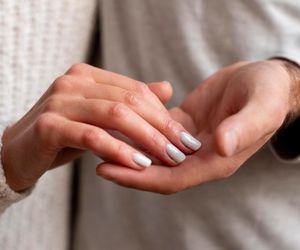 Manicure w stylu back to office. Te kolory idealnie pasują do biurowych outfitów