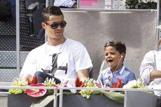 Syn Cristiano Ronaldo żyje w nieświadomości. Kim jest jego matka?