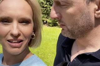 M jak miłość. Dorota (Iwona Rejzner), Bartek (Arkadiusz Smoleński) na planie