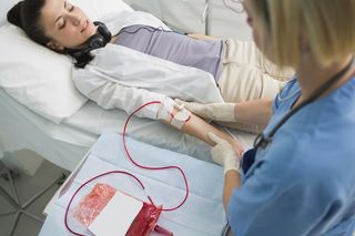  Polacy masowo oddają krew! Już ponad 650 tysięcy bohaterów