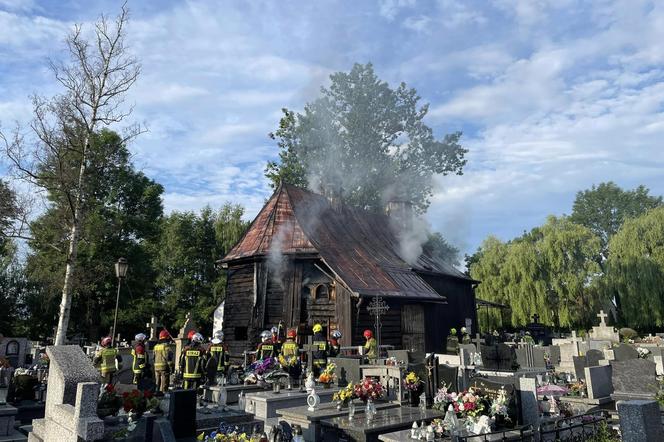 Nowy Sącz: pożar drewnianego zabytkowego kościoła