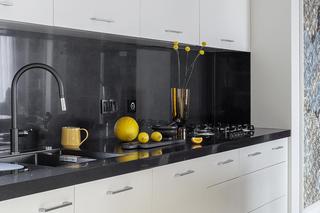 Czarny blat w kuchni - inspiracje