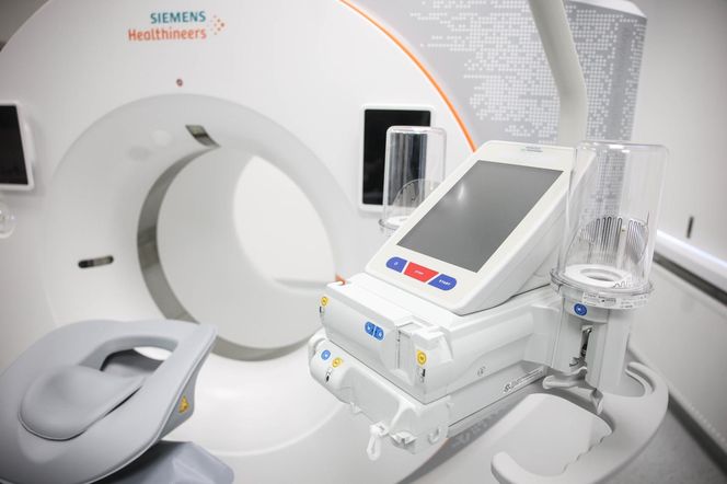 Nowoczesny tomograf w krakowskim szpitalu wojskowym. Sprzęt z funduszy KPO zaprezentował szef MON