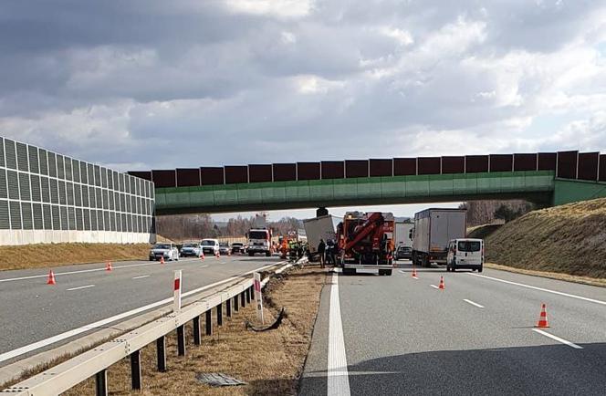 Wystrzał opony w ciężarówce na A4