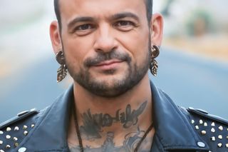 Beata Tadla z wygoloną głową i w czerwonych włosach. Szokujące sceny w Pytaniu na śniadanie