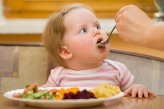 Dieta dziecka po 1 roku życia: jak uniknąć niedoborów żelaza, wapnia i witamin w diecie małego dziecka?