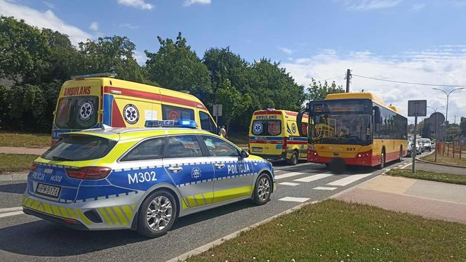 Gwałtowne hamowanie autobusu w Łomży! Dwie kobiety zostały zabrane do szpitala ZDJĘCIA