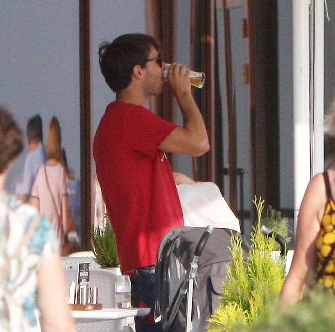 Mateusz Banasiuk z dzieckiem