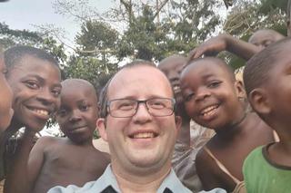 Jego parafianie to potomkowie kanibali. Ks. Marek Kapłon [GALERIA]