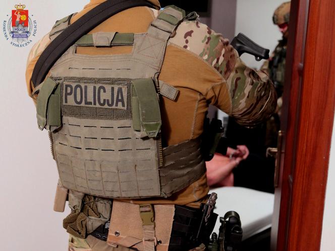Szok pod Piasecznem. Udawali policjantów, okradli rodzinę z całego majątku. Wśród łupów pieniądze i biżuteria